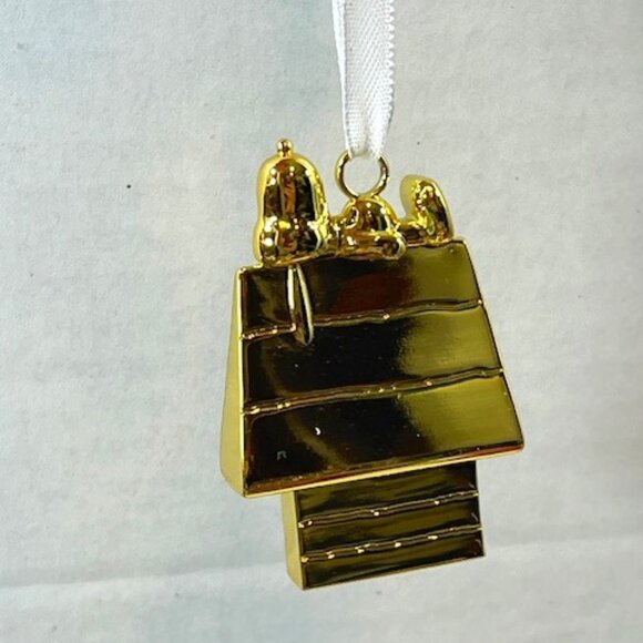 Peanuts Snoopy On Top of Doghouse Gold Christmas Tree Ornament 1.5"x2.5" NEW - Picture 4 of 9